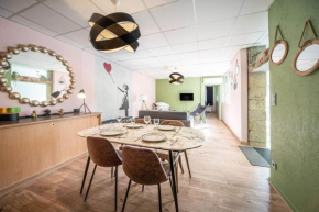 LOVE BALLON Élégant Cabinet d'architecte reconfiguré tout en douceur climatisé avec terrasse proche Centre Ville Gare Cité Gastronomique